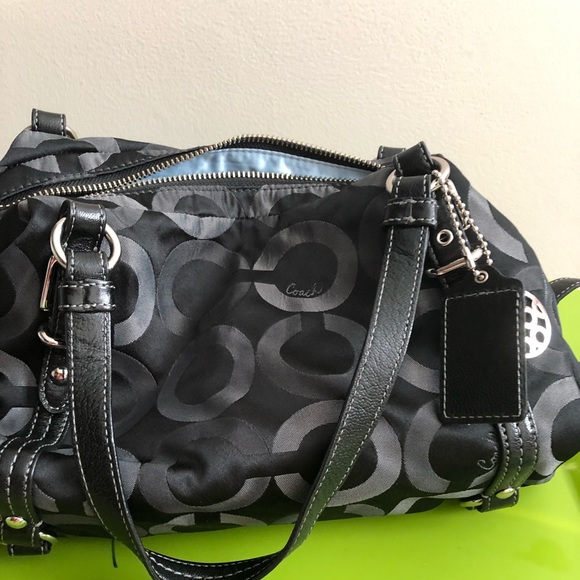 Coach Handbags - Coach Signature Purse in excellent condition!